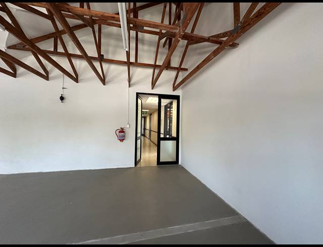 89M² OFFICE TO LET IN PARKMORE
